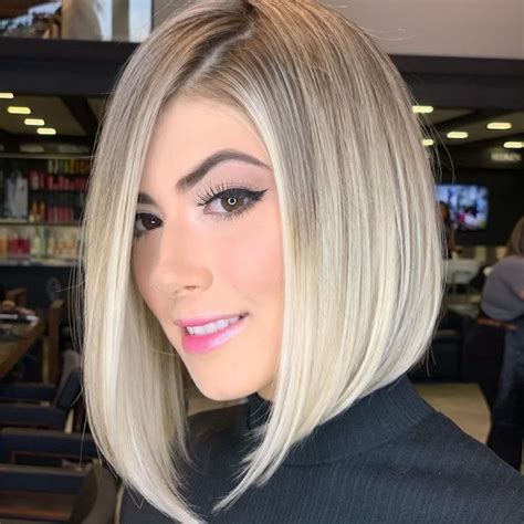 cabelo corte chanel de bico loiro platinado lilas|Chanel de bico: 47 fotos e inspirações desse estilo de .